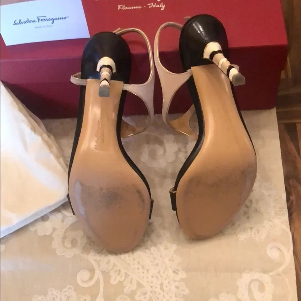 💲⬇️Salvatore Ferragamo T-Strap Monroe Sandals